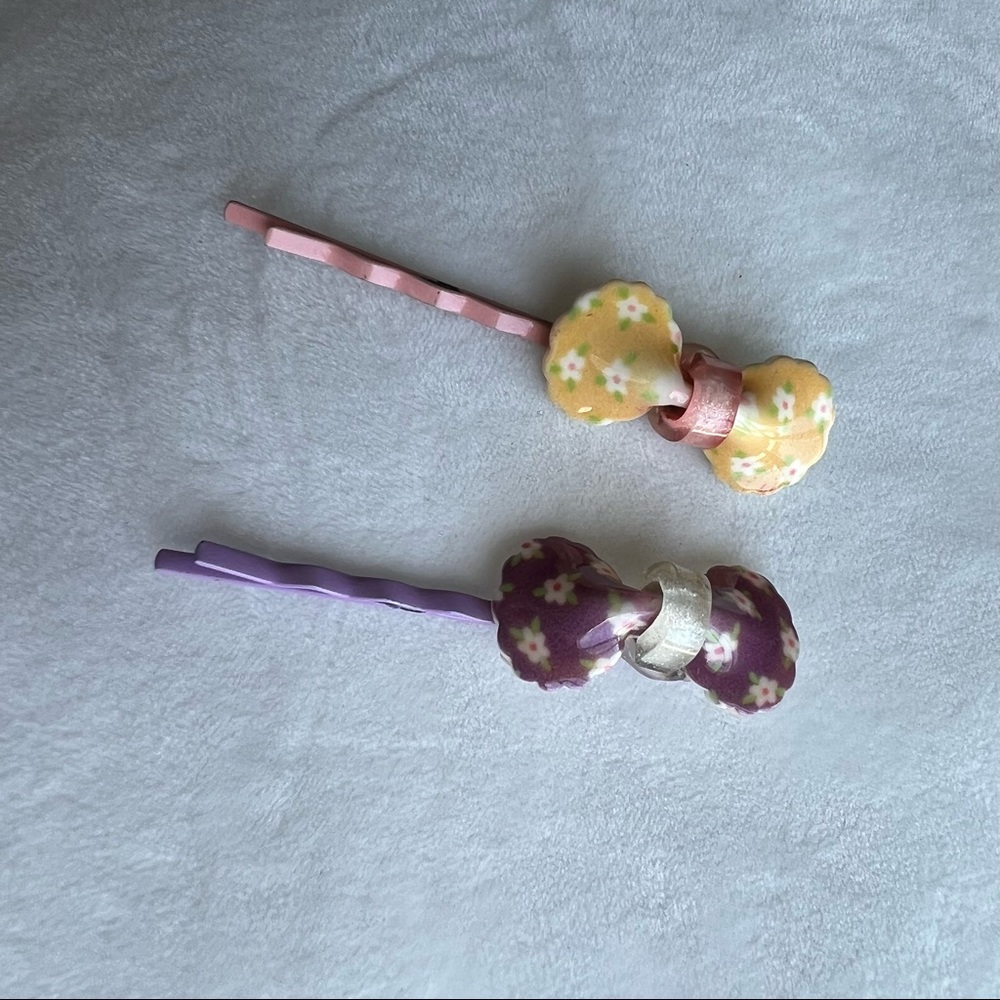 Purple and yellow mini clips for children
